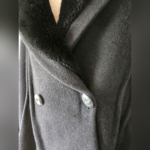 VINTAGE XCEPTION virgin wool Black Double-Breasted Coat with faux fur collar. 14 - Picture 5 of 14